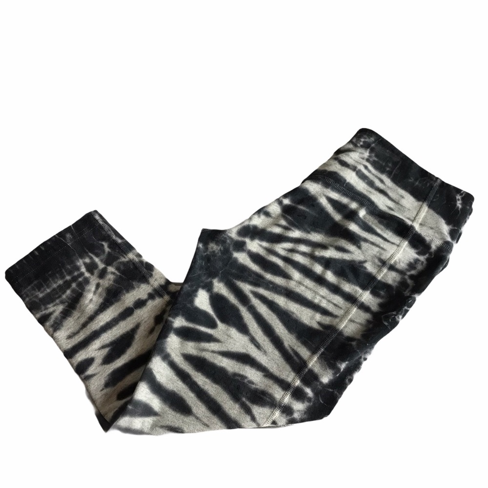 Nike Dri-Fit Gray Black Tiger Capri Leggings